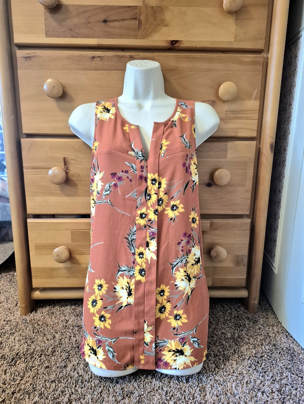 New Express Women' Rust Floral Sleeveless Floral Top Size M